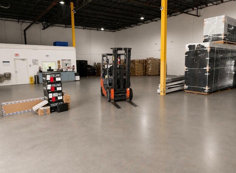 More Photos Of 10871 NW 33rd St, Miami Warehouse For Lease