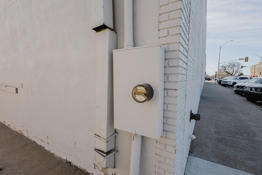 More Photos Of 724 N Main St, Newton Storefront For Sale