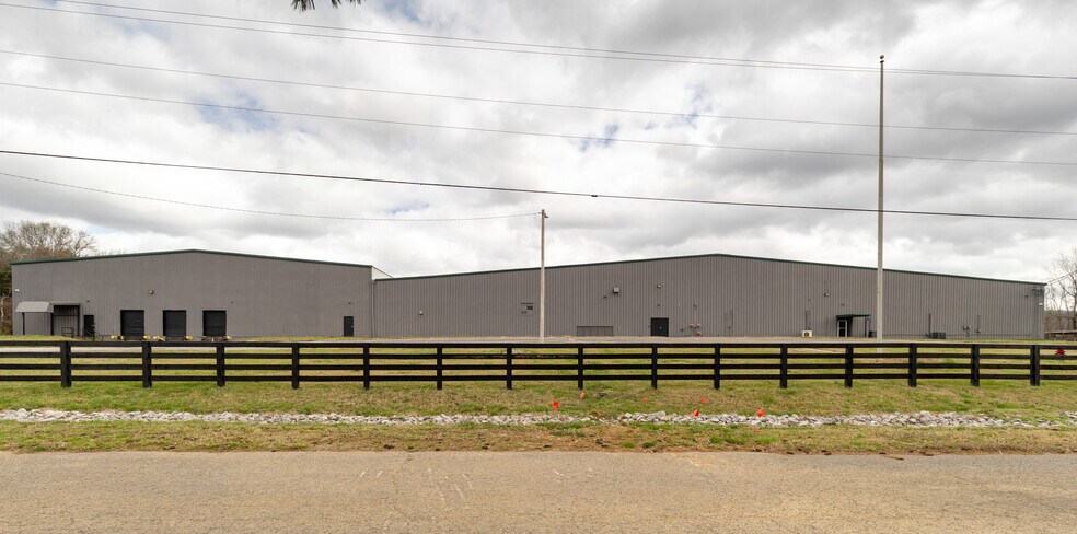 More Photos Of 301 George Whitfield Industrial Park Rd, Elkton Warehouse For Sale