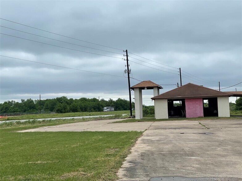 More Photos Of 0 Hwy 59, East Bernard Storefront Retail Office For Sale