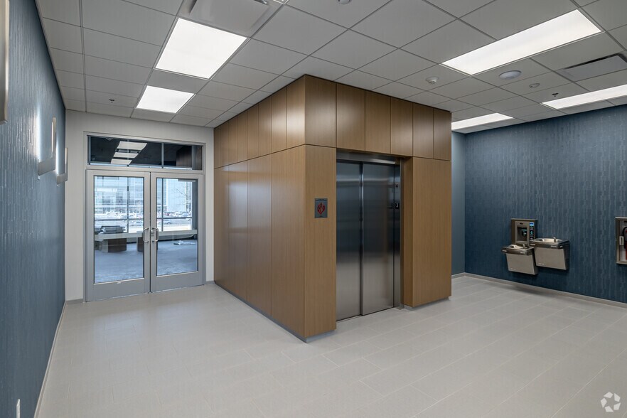 More Photos Of 3721 S Champions Dr, Rogers Medical For Lease