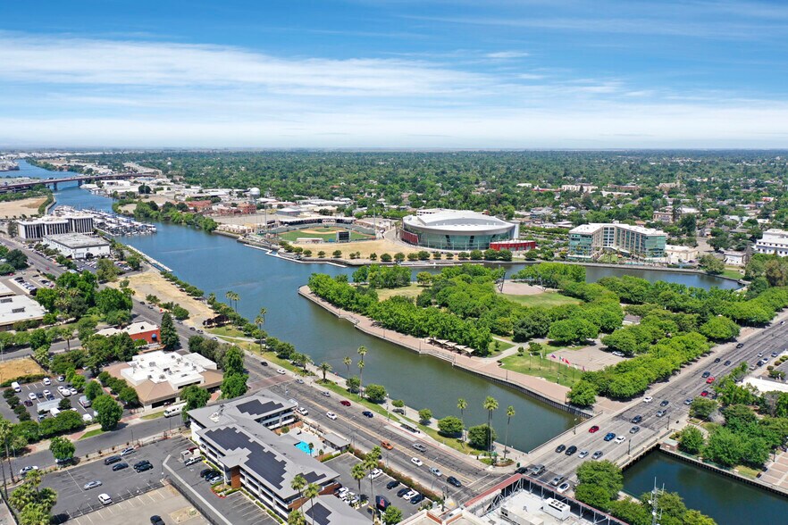 More Photos Of 112 E Market St, Stockton Storefront For Sale