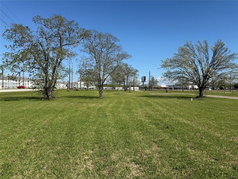 Primary Photo Of 7530 FM 3180 rd, Baytown Land For Sale