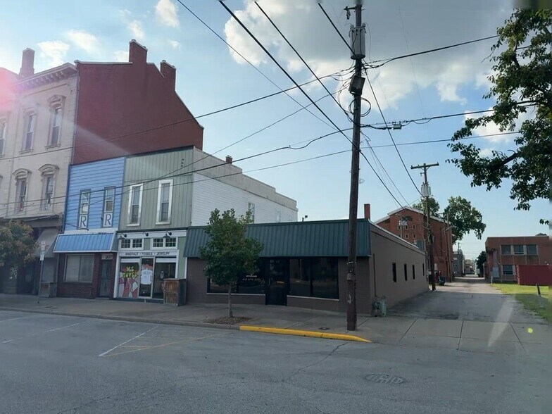 More Photos Of 211 E Market St, New Albany Office For Lease