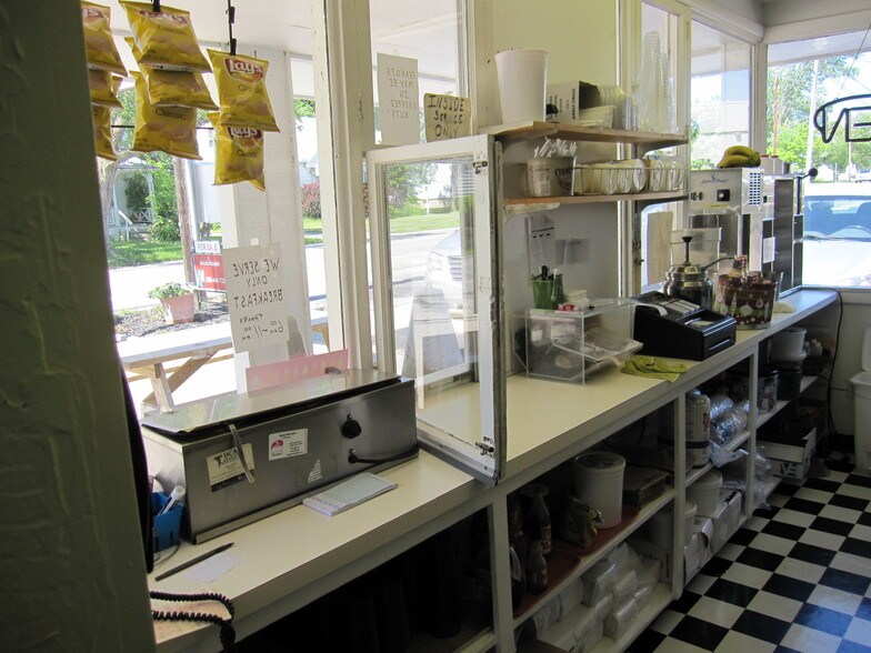 More Photos Of 413 Bank St, Lodi Restaurant For Sale