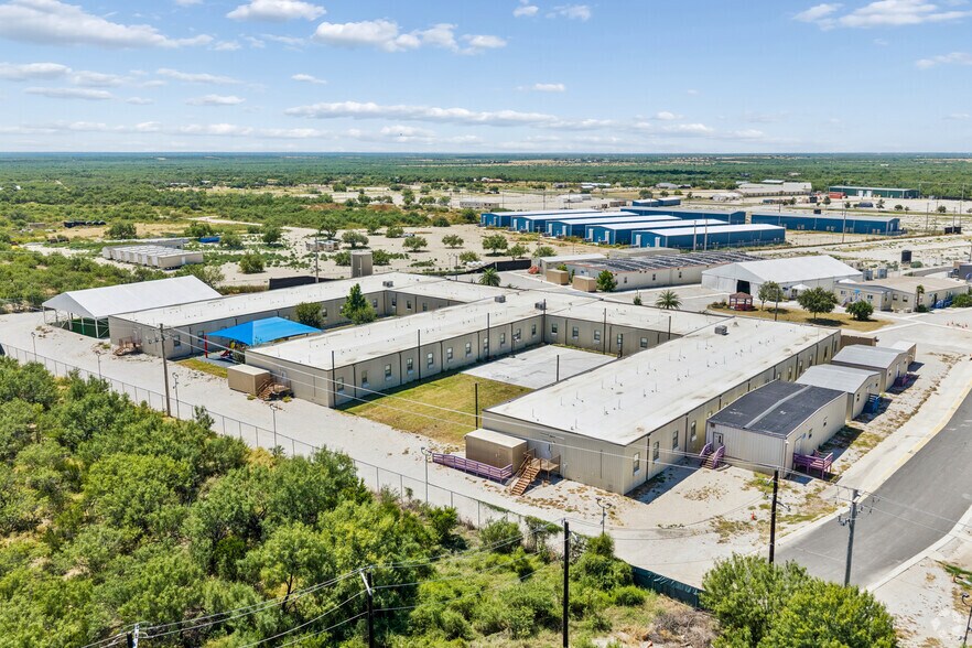 More Photos Of 434 Urenda Loop, Carrizo Springs Industrial For Sale