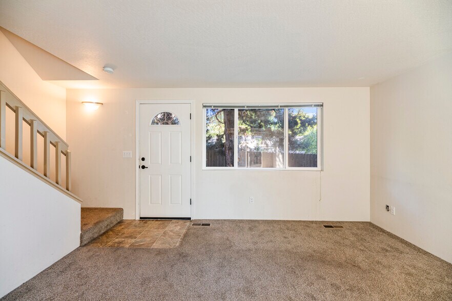 More Photos Of 437 Ash St, Central Point Apartments For Sale