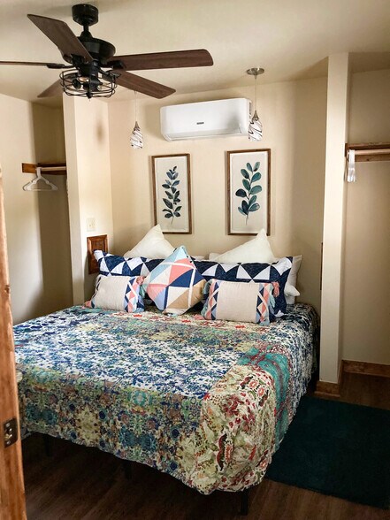 More Photos Of 275 N Main St, Eureka Springs Hotel For Sale