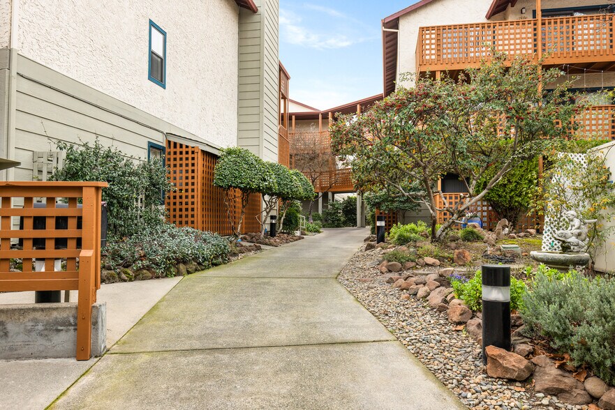 More Photos Of 2701 Sierra Sunrise Ter, Chico Apartments For Sale