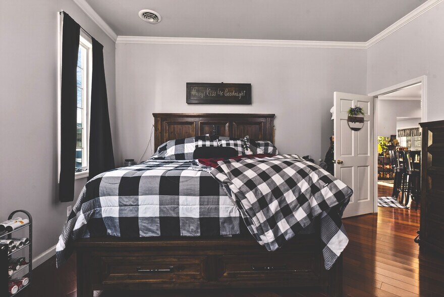 More Photos Of 690 Main St, Vintondale Loft Creative Space For Sale