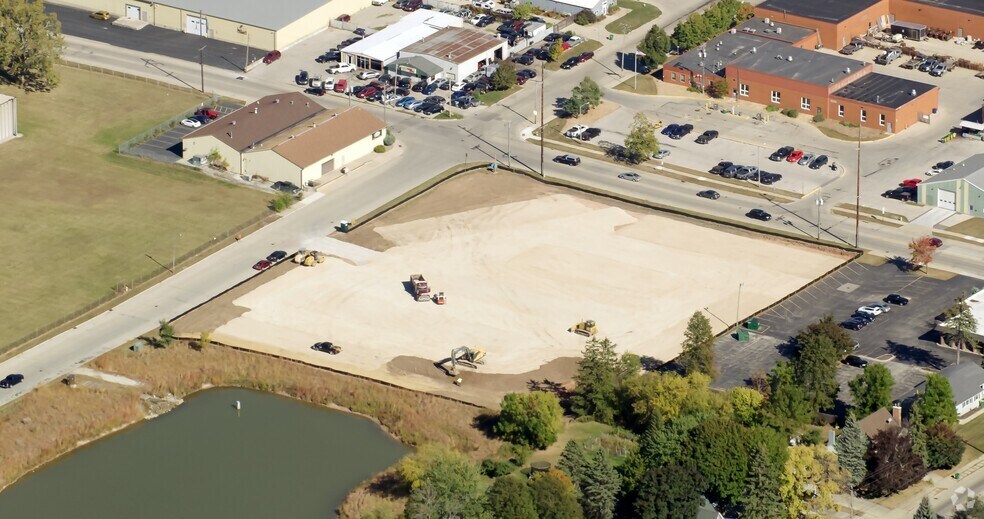 Primary Photo Of 215 N Adams St, Green Bay Apartments For Lease