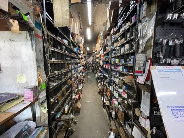 More Photos Of 1510 Pioneer Rd, Henry Auto Repair For Sale