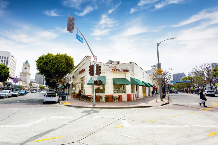 Primary Photo Of 10936-10948 Weyburn Ave, Los Angeles Storefront For Sale
