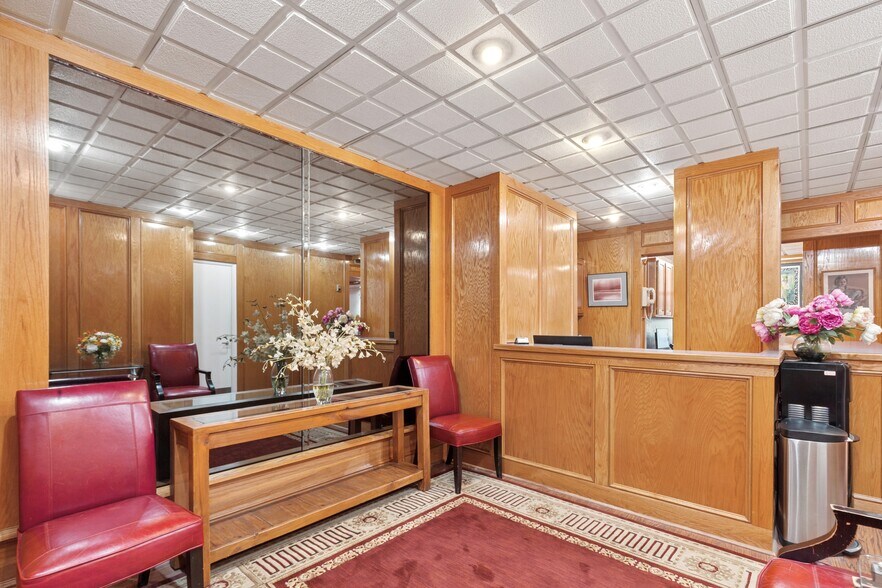 More Photos Of 25 Central Park W, New York Apartments For Lease