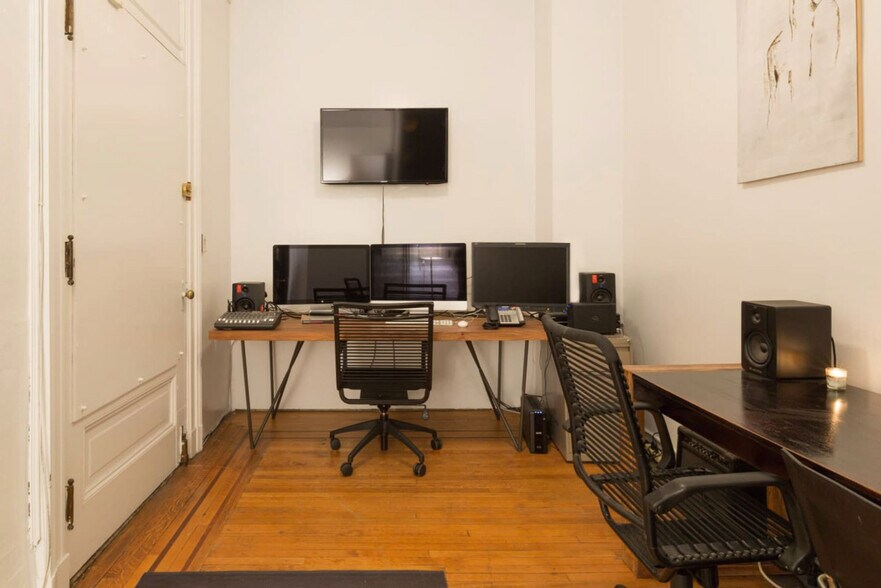 More Photos Of 55 Bethune St, New York Specialty For Lease