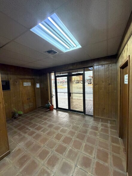 More Photos Of 1613 Avenue K, Hondo Office For Sale