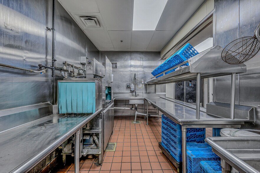 More Photos Of 821 Northern Blvd, Clarks Summit Restaurant For Sale