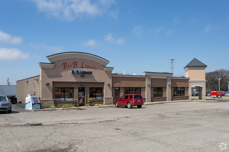 More Photos Of 2440 28th St SE, Grand Rapids General Retail For Lease