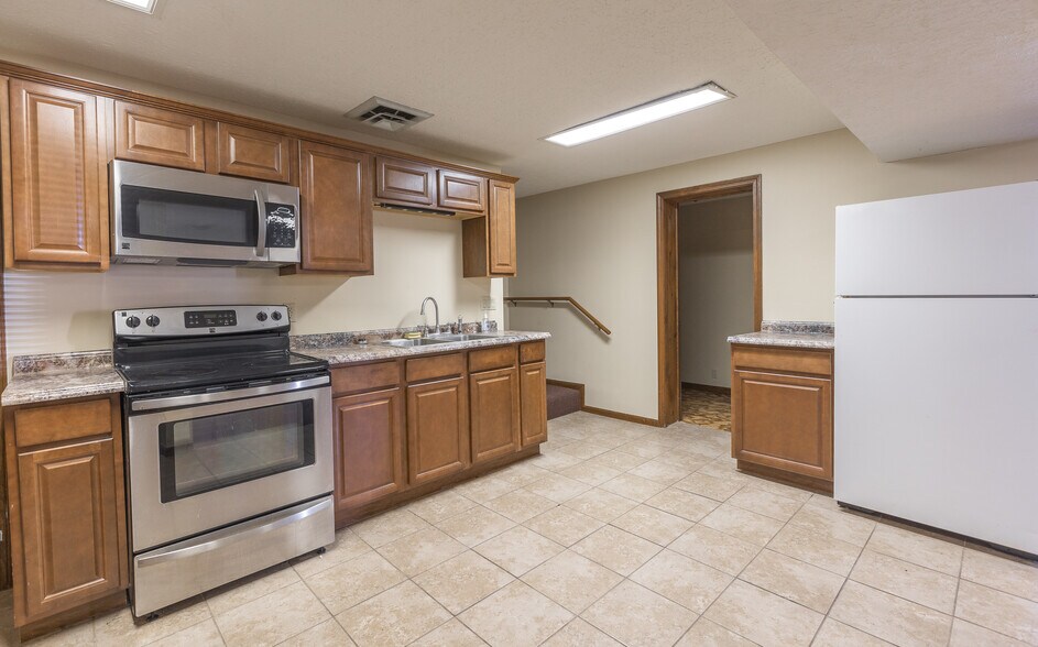 More Photos Of 216 W 2nd St, Dixon Bank For Sale