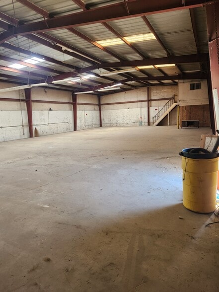 More Photos Of 6764 Avenue 304, Goshen Auto Repair For Lease