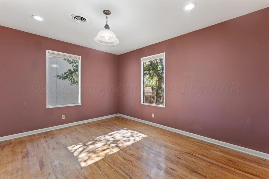 More Photos Of 206 S Bliss Ave, Dumas Office For Sale