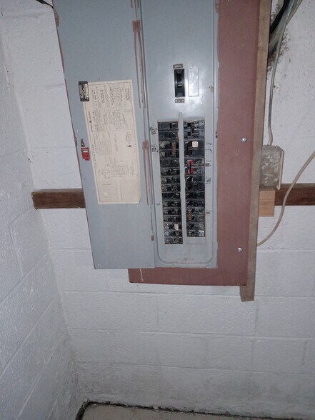 More Photos Of 515 W Butler Ave, Chalfont Veterinarian Kennel For Sale