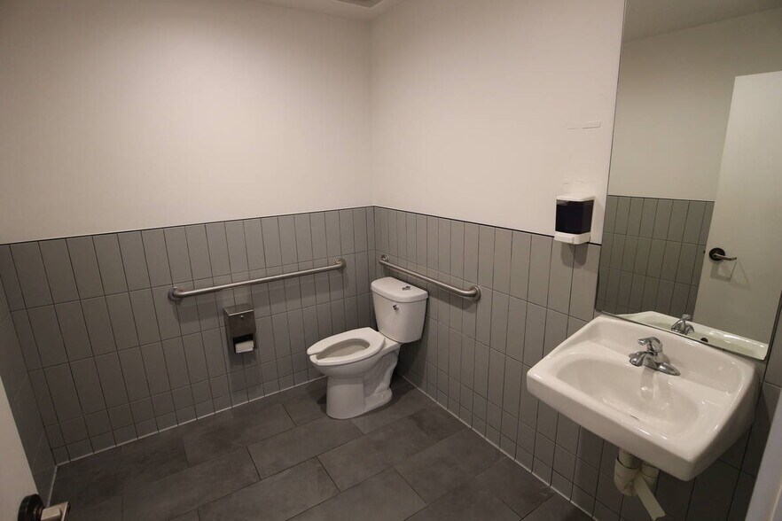 More Photos Of 3232 Mission St, San Francisco Storefront Retail Residential For Lease