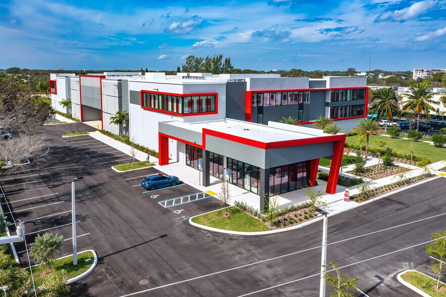 More Photos Of 7021 N Federal Hwy, Boca Raton Self Storage For Lease