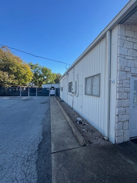 More Photos Of , Bastrop Office For Sale
