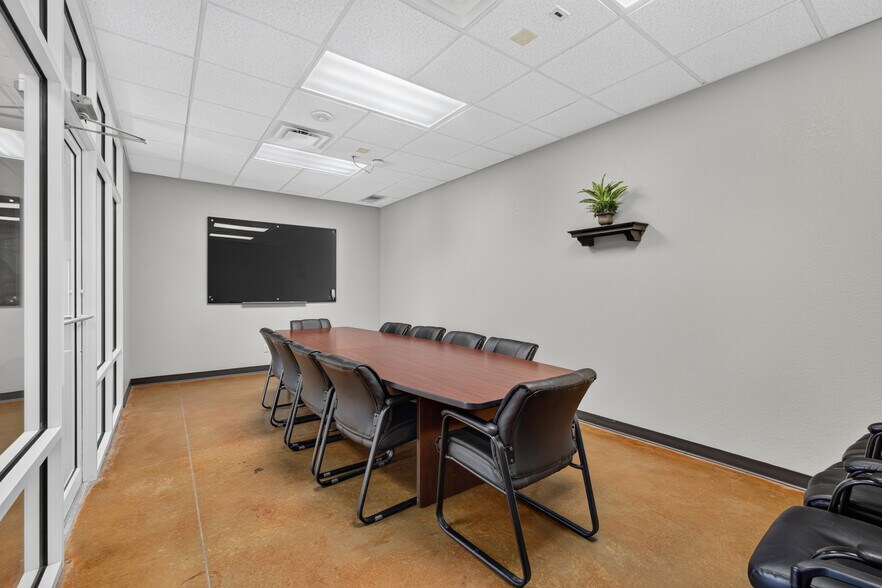 More Photos Of 906 S Eastern Ave, Elk City Warehouse For Sale