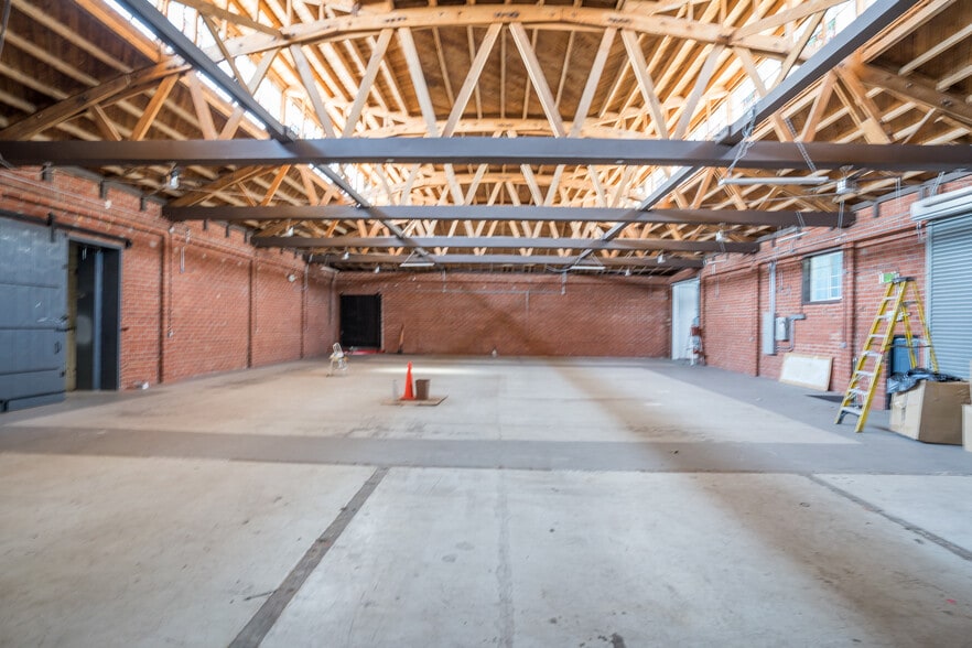 More Photos Of 540-564 S Crocker st, Los Angeles Industrial For Sale