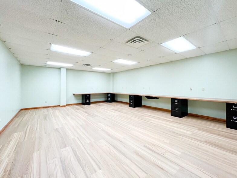 More Photos Of 6720 Exchequer Dr, Baton Rouge Warehouse For Lease