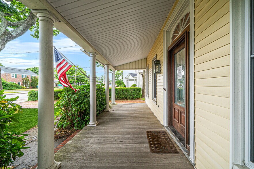 More Photos Of 147 N Ocean Ave, Patchogue Office For Sale