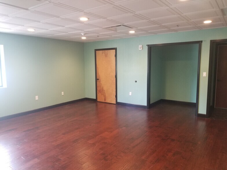 More Photos Of 655 31st St S, Saint Petersburg Warehouse For Sale