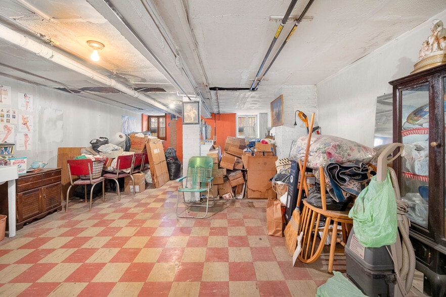 More Photos Of 3172 44th St, Astoria Multifamily For Sale