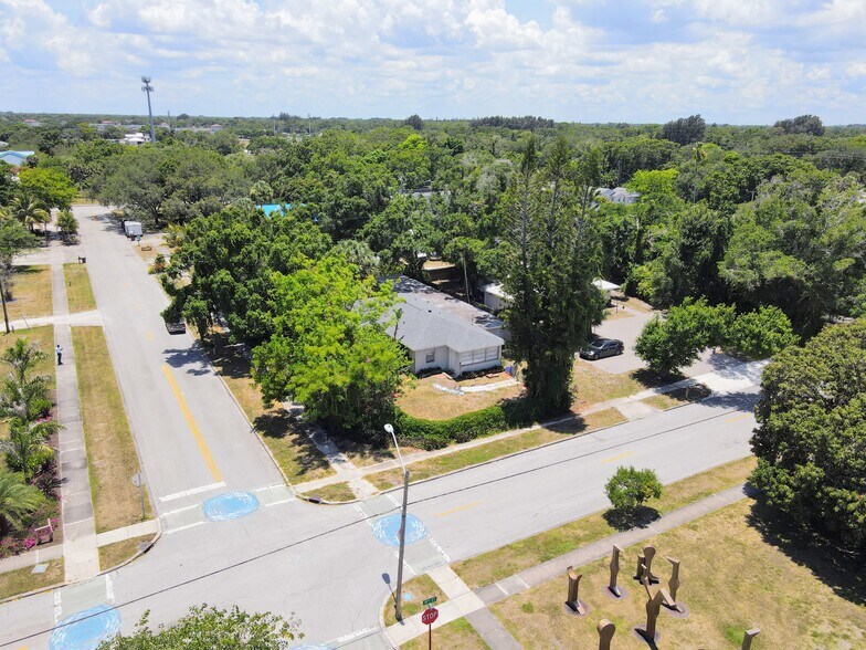 More Photos Of 1865 18th Ave, Vero Beach Multifamily For Sale