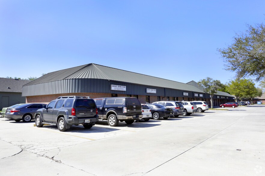 More Photos Of 1415-1441 Oakfield Dr, Brandon Office For Lease