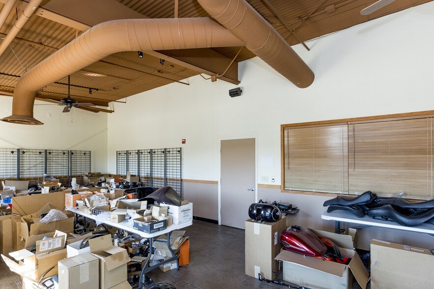 More Photos Of 10456 S Highway 69, Mayer Restaurant For Lease