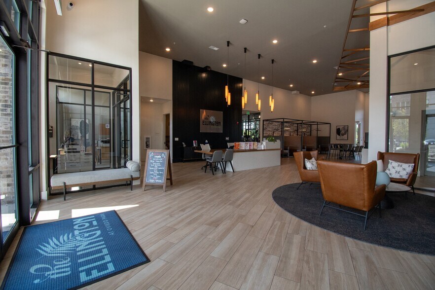 More Photos Of 234 E Mitchell Hammock Rd, Oviedo Apartments For Lease