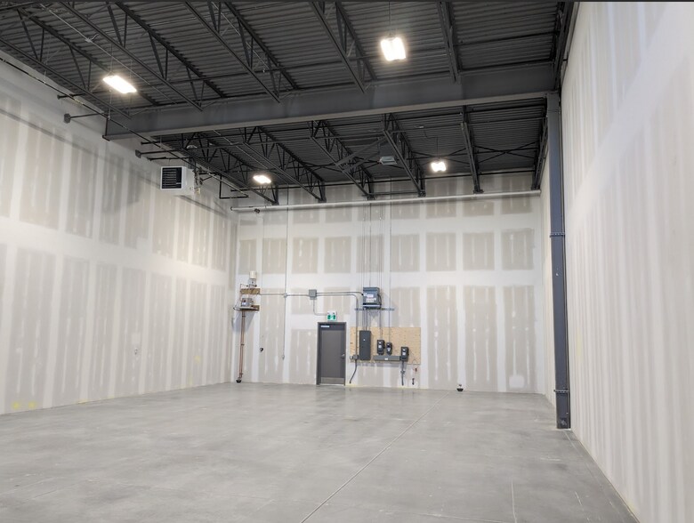 More Photos Of 241 King St, Barrie Industrial For Lease