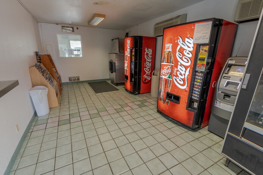 More Photos Of 1309 S Ohlman St, Mitchell Hotel For Sale