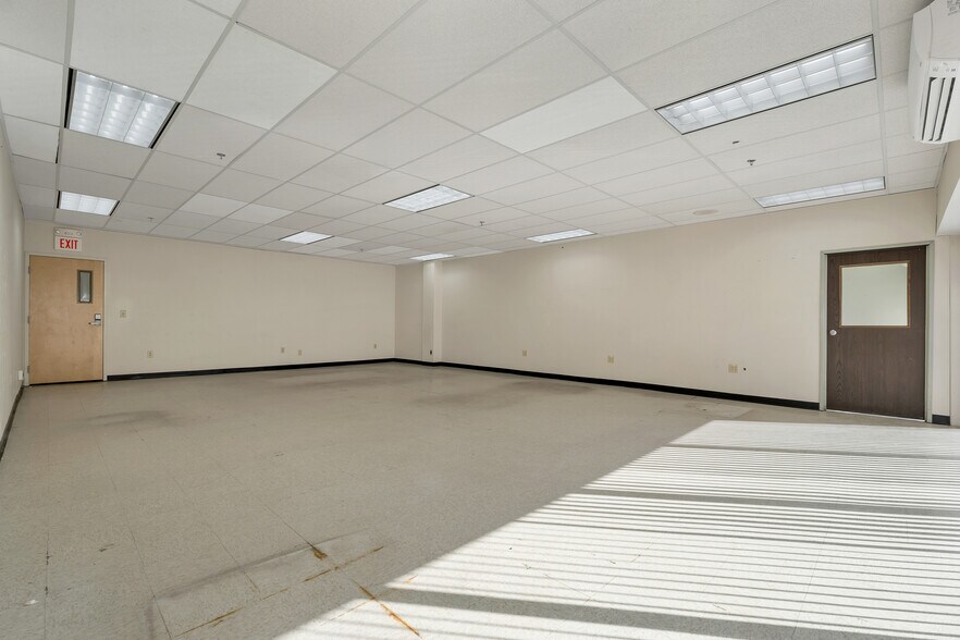 More Photos Of 41 Simon St, Nashua Flex For Lease