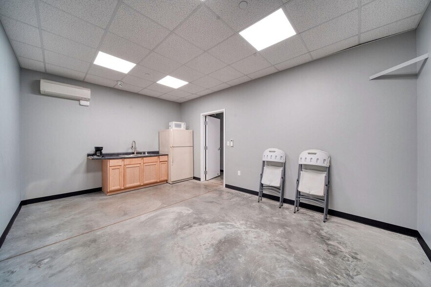 More Photos Of 8975 Page Ave, Jackson Warehouse For Sale