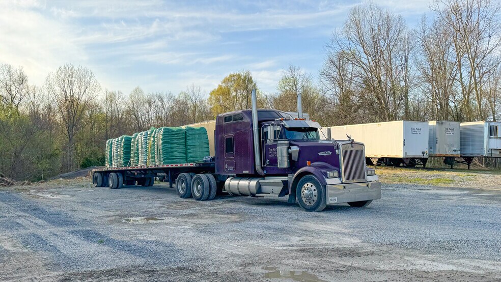 More Photos Of 801 Columbia Hwy, Greensburg Flex For Sale