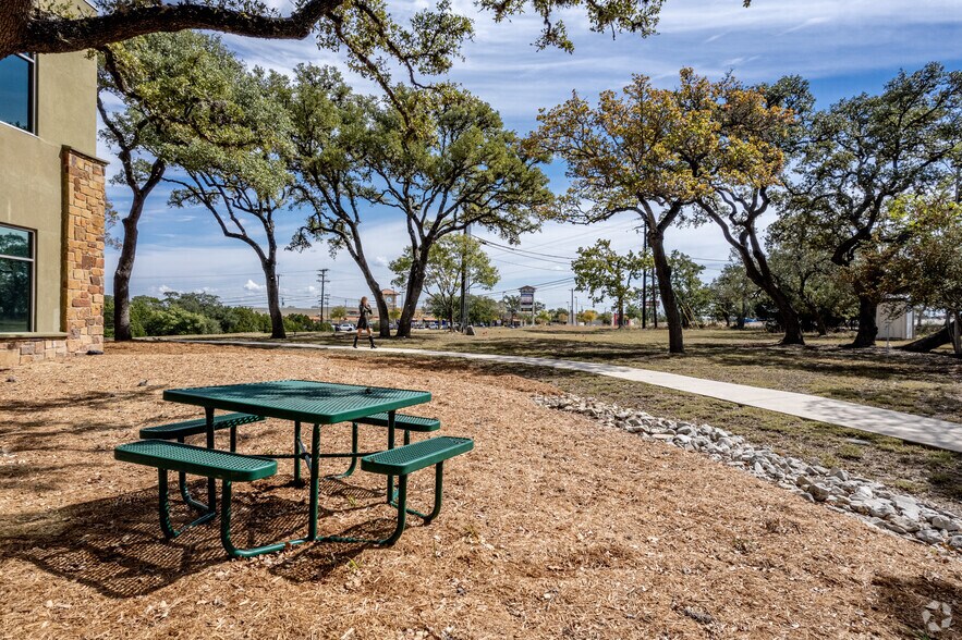 More Photos Of 1580 S Main St, Boerne Medical For Lease