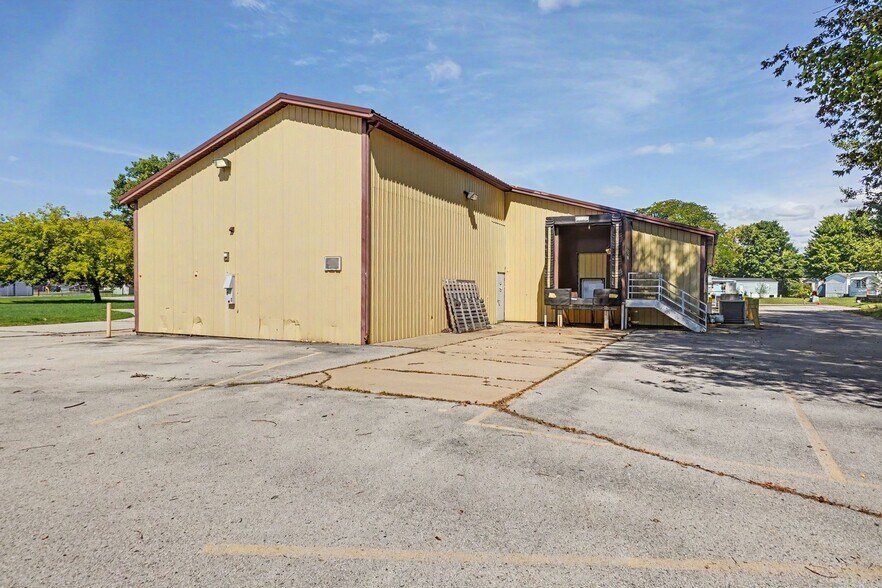 More Photos Of 1230 Locust St, Fremont Manufacturing For Lease