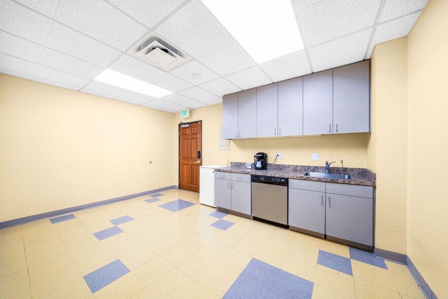 More Photos Of 30423 Canwood St, Agoura Hills Office For Sale