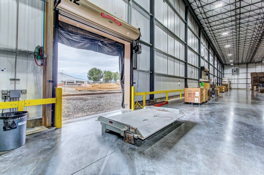 More Photos Of 319 E South Hill Rd, Sunnyside Warehouse For Lease