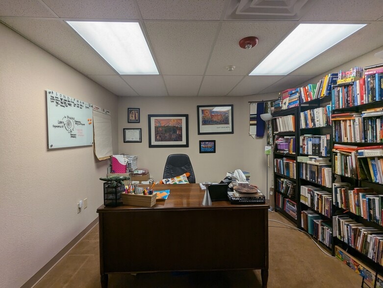 More Photos Of 5315 N Twin City Hwy, Nederland Warehouse For Sale