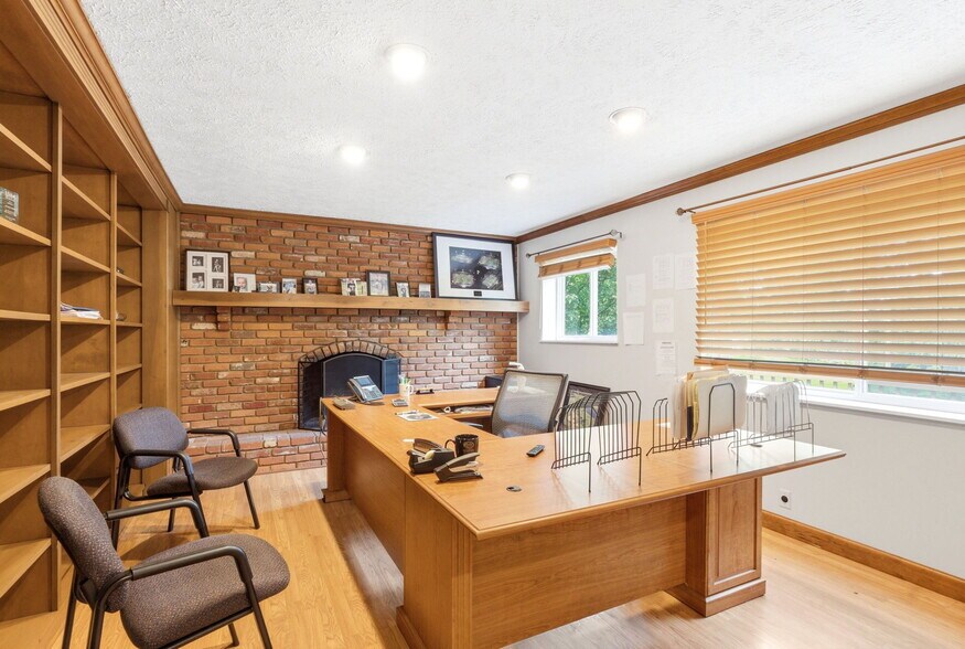 More Photos Of 10 Fairway Dr, Springboro Office Residential For Sale